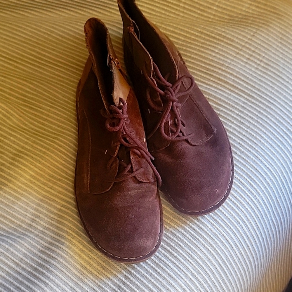 Clark's collection brown suede shoes